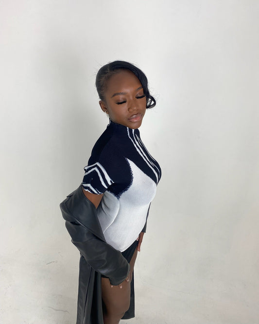 SHORT SLEEVE PLEATED TOP - BLACK AND WHITE