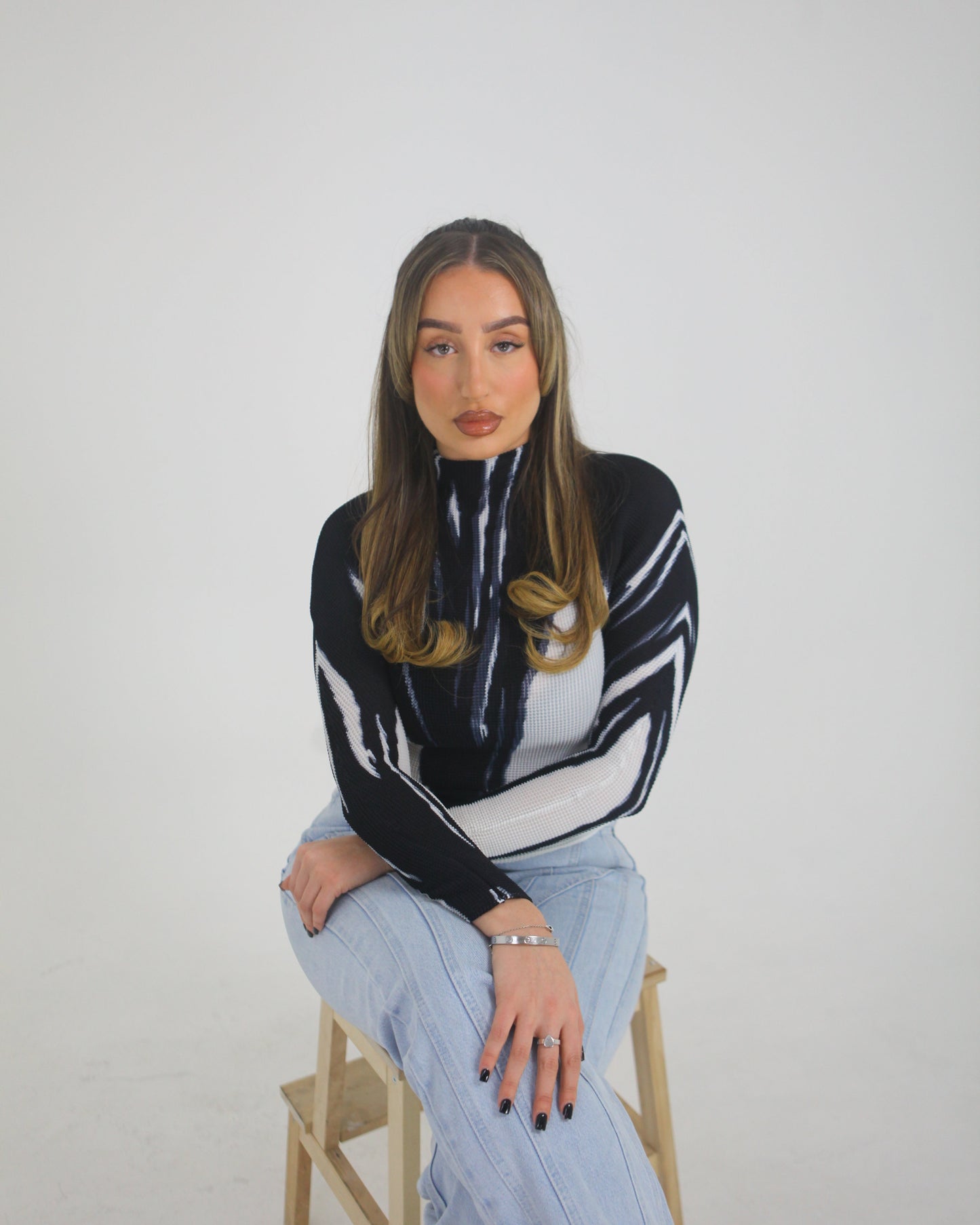 LONG SLEEVE PLEATED TOP - BLACK AND WHITE