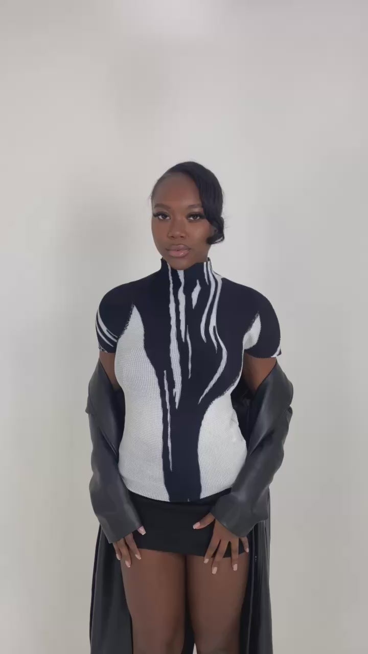 SHORT SLEEVE PLEATED TOP - BLACK AND WHITE – xcvstudios
